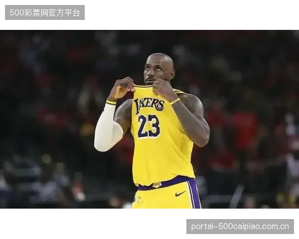 湖人休赛期操作空间受限,詹姆斯未来去向成球队最大变数。 湖人休赛期操作空间受限,詹姆斯未来去向成球队最大变数。
